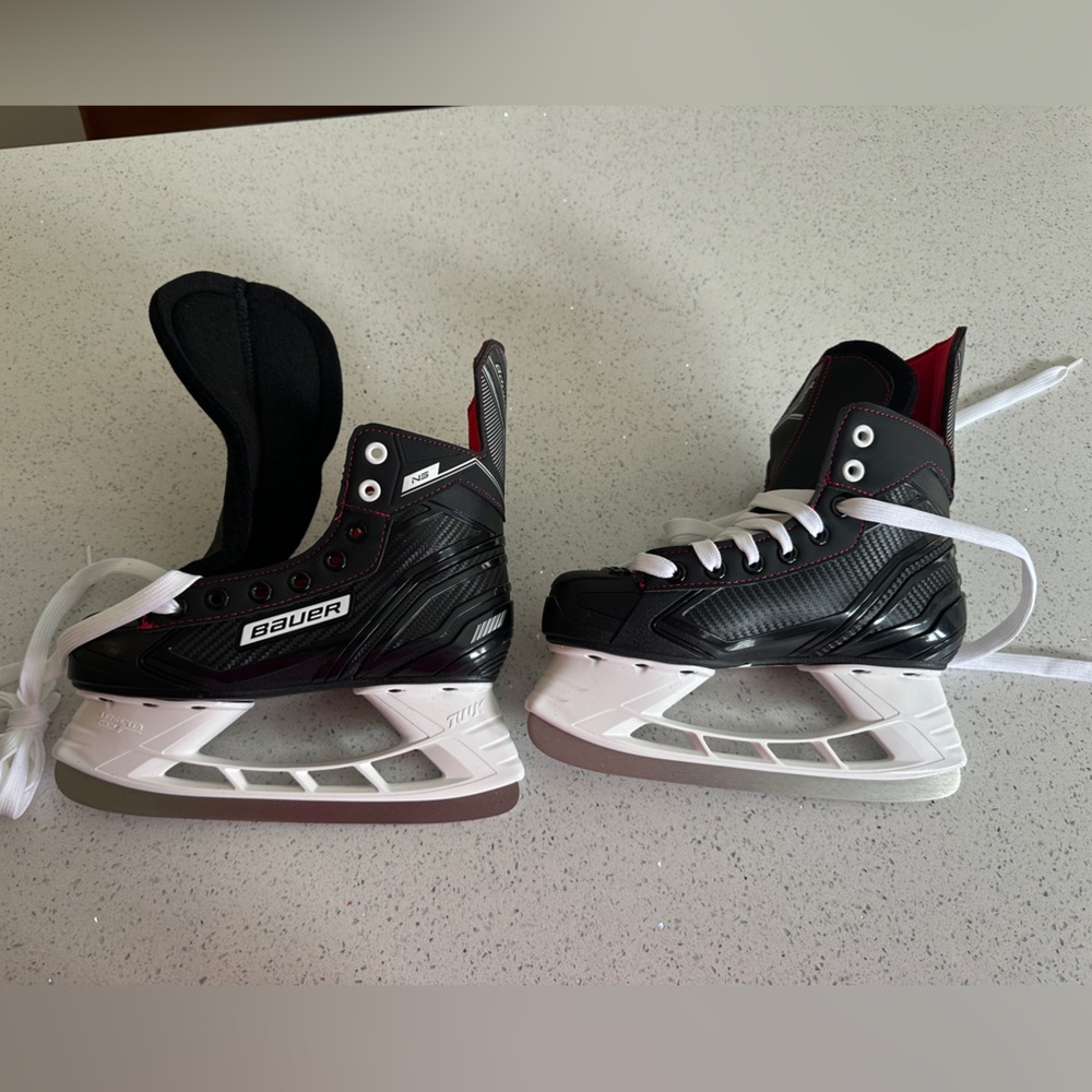 Bauer Black & White ice hockey Skates - NEW